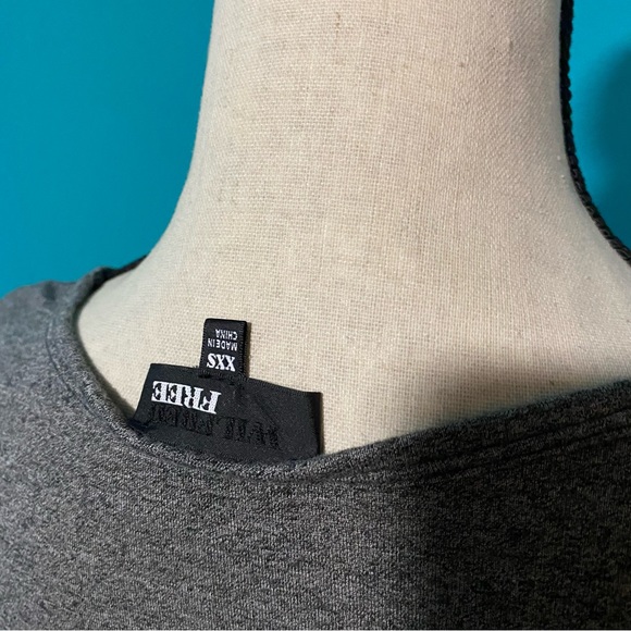 Aritzia Wilfred Free XXS Grey Scoop Neck Long Sleeve Top Tee - Picture 4 of 5